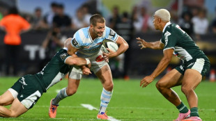 Racing penetrate Pau fortress to reach Top 14 semis