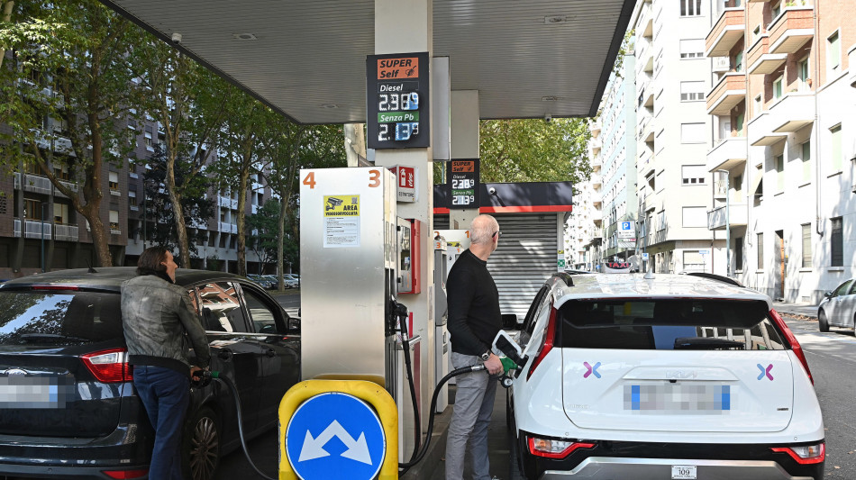 Carburanti ancora in rialzo, diesel si avvicina a 2,5 euro in autostrada