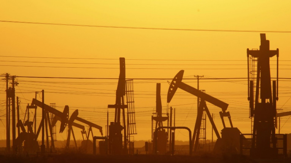 Oil slumps on easing fears of Mideast regional war