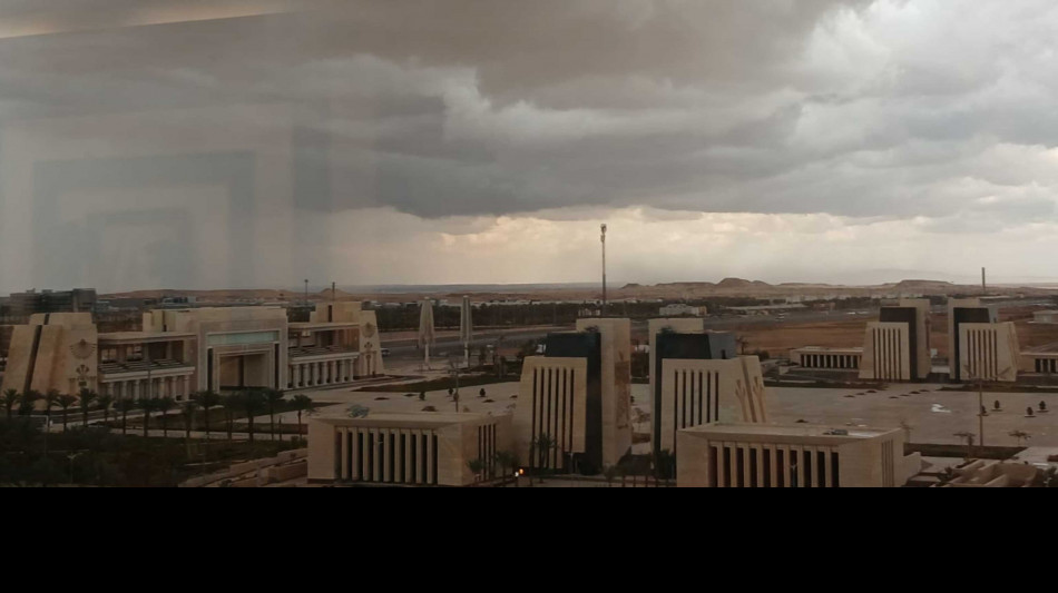 Grandine e acquazzoni al Cairo, scuole chiuse e circolazione in tilt