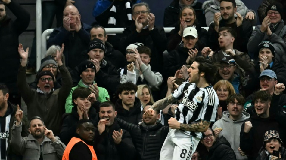 Newcastle complete cruise into Champions League last 16