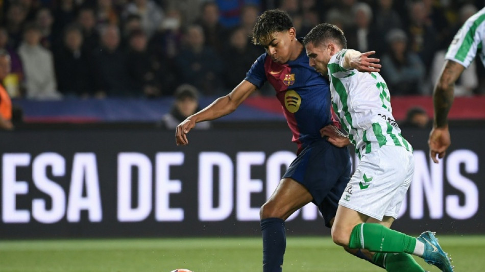 Líder Barça empata com Betis (1-1) e desperdiça chance de disparar após derrota do Real Madrid