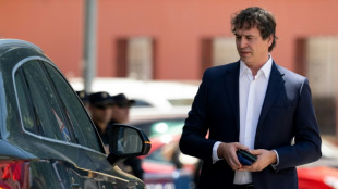El hermano de Pedro S&aacute;nchez se sienta en el banquillo en Espa&ntilde;a por tr&aacute;fico de influencias