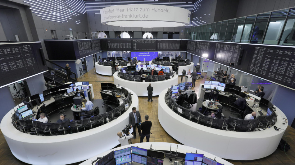 Borsa: l'Europa gi&ugrave; con crisi in Medio Oriente, sale il greggio