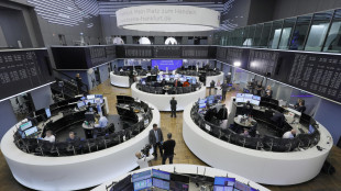 Borsa: l'Europa gi&ugrave; con crisi in Medio Oriente, sale il greggio