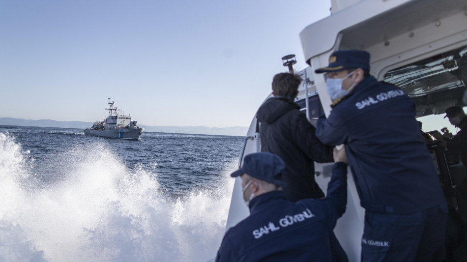 Naufragio al largo della Turchia, morti 14 migranti