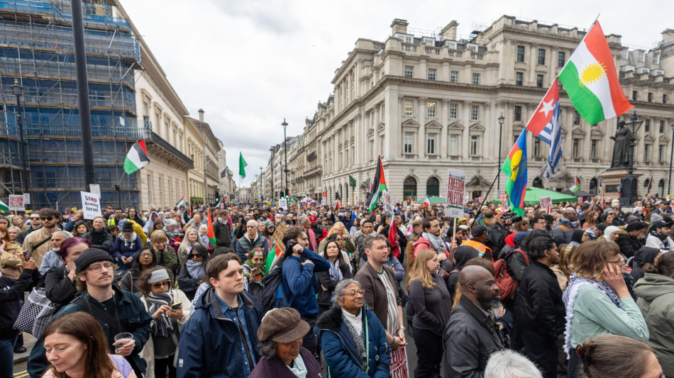 A migliaia a Londra per le manifestazioni di estrema destra e Propal, 31 arresti