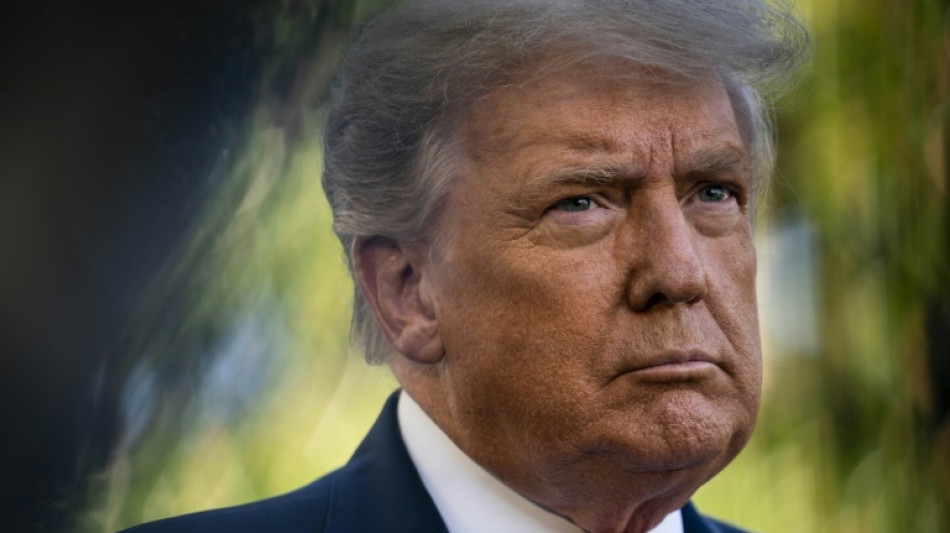 Trump demanda a Clinton por acusaciones de colusión con Rusia