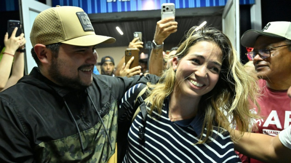 Venezuela: une proche de l'opposante Machado accueillie par des centaines de partisans &agrave; Caracas 