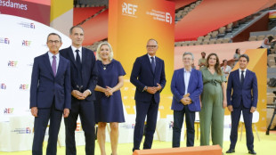 Au premier d&eacute;bat de la pr&eacute;sidentielle, M&eacute;lenchon interpelle les patrons, les candidats se divisent sur l'&eacute;conomie