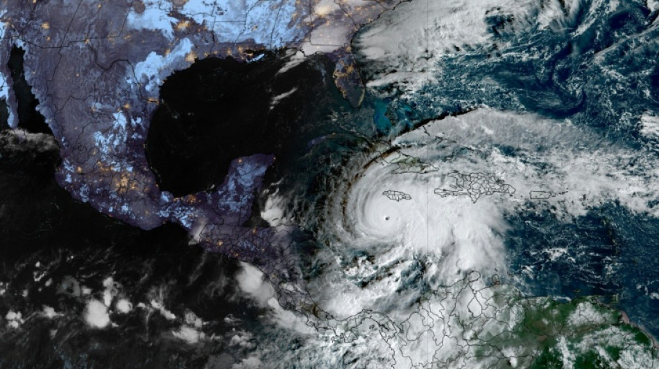 Jamaica teme una destrucci&oacute;n masiva al acercarse el gigantesco hurac&aacute;n Melissa