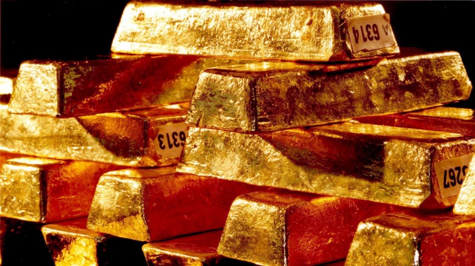 Prezzo oro poco mosso, Spot scambiato a 4.644 dollari