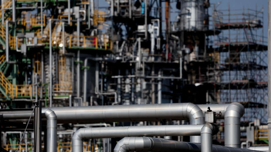 Il petrolio in calo a New York a 90 dollari