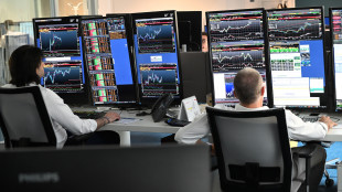 Borsa: Milano in calo con l'Europa, scivolano Stm e Buzzi