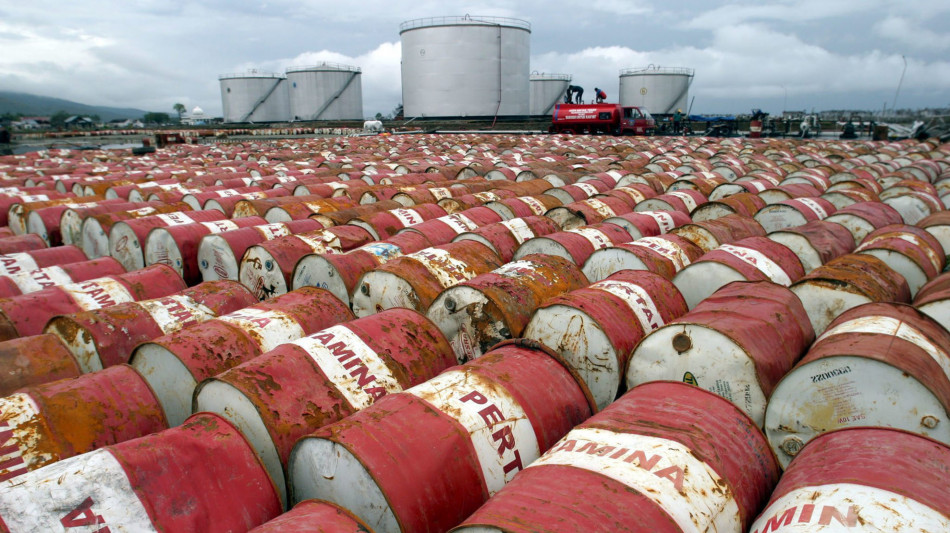 Prezzo petrolio in rialzo, Wti scambiato a 61,82 dollari