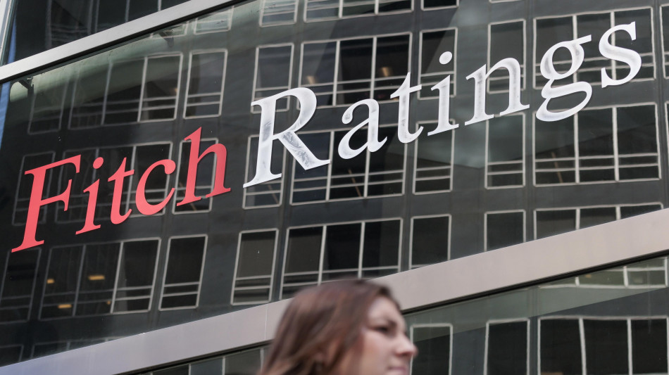 Fitch alza le stime sul Pil globale 2026, Italia da +0,6% a +1%