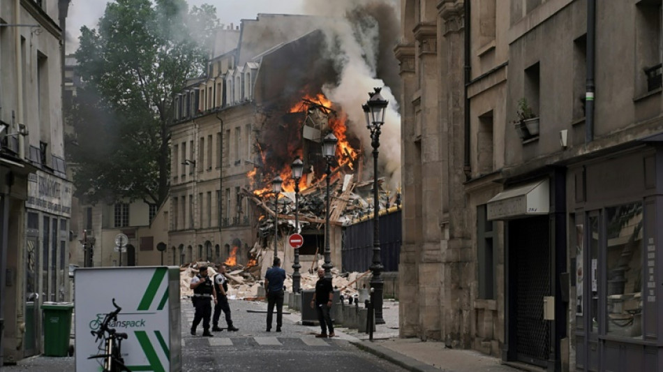 Au moins quatre bless&eacute;s graves dans l'effondrement d'un immeuble &agrave; Paris