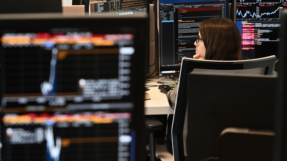 Borsa: l'Europa apre in cauto rialzo, Francoforte +0,22%