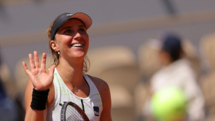 Swiatek targets French Open semi-final as Haddad Maia makes history for Brazil