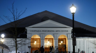 Bill Clinton dep&otilde;e a congressistas sobre seus v&iacute;nculos com Epstein