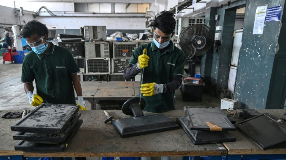 &Iacute;ndia busca minerais cr&iacute;ticos em suas montanhas de lixo eletr&ocirc;nico