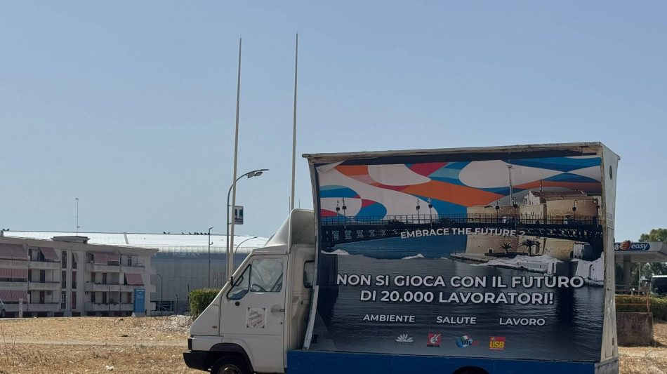 Sindacati, 'non si gioca con il futuro di 20mila lavoratori ex Ilva'