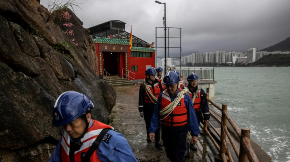 Saola touche terre dans le sud de la Chine, moins violent que pr&eacute;vu