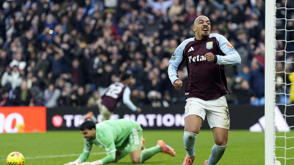 La Roma chiude Malen, atteso in giornata nella Capitale