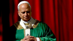 El papa pide privilegiar el amor a los pobres en su primera exhortación apostólica