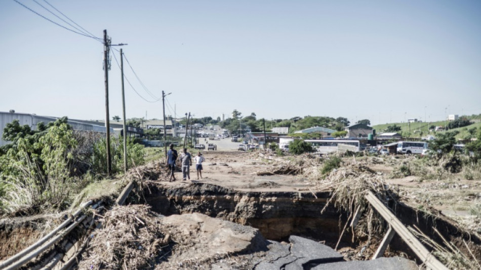 Sigue la difícil búsqueda de los desaparecidos por las inundaciones en Sudáfrica