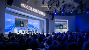 Trump dice a empresarios reunidos en Davos: "vengan a producir en EEUU" o "tendrán que pagar aranceles"