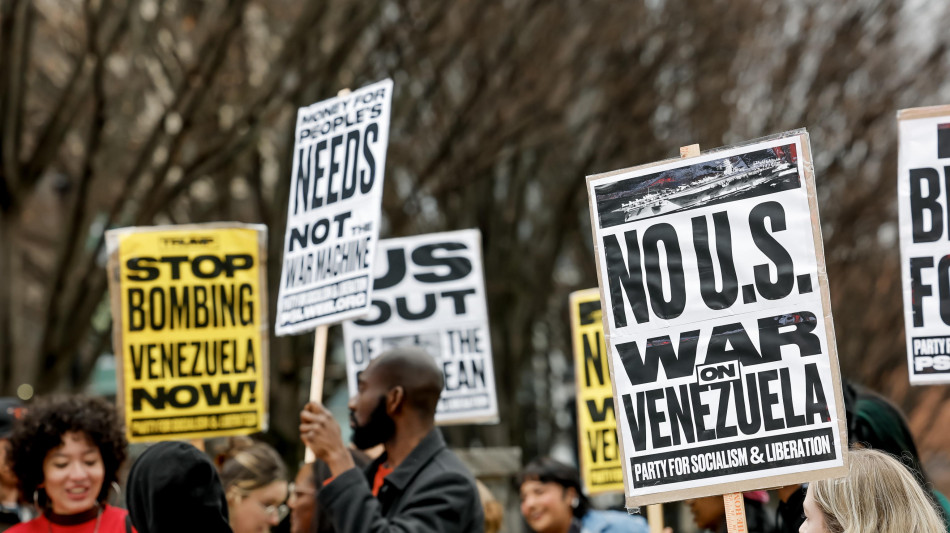 Proteste davanti la Casa Bianca e in 70 citt&agrave; Usa contro il blitz in Venezuela
