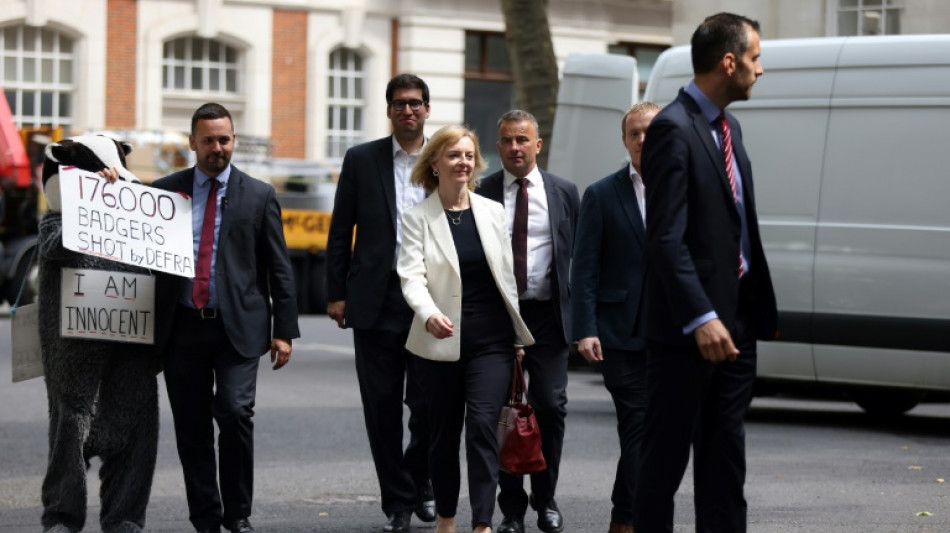 Los aspirantes a primer ministro brit&aacute;nico lanzan sus campa&ntilde;as con promesas econ&oacute;micas