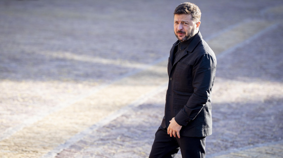 Zelensky, contatti con Usa per definire supporto militare
