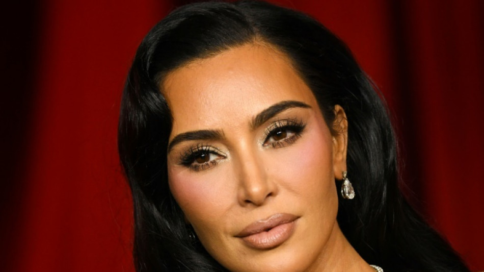 Kim Kardashian testifica en juicio por el millonario robo que sufrió en París