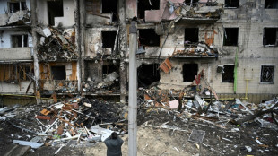 Fierce street battle as first Russian troops hit Kyiv