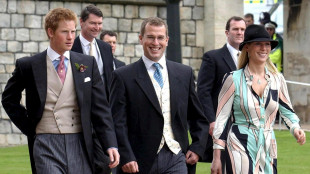 Nozze in casa Windsor, il figlio della principessa Anna sposa un'infermiera