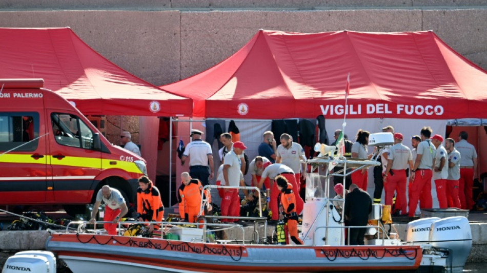 Sicile: l'espoir s'estompe au troisi&egrave;me jour de recherche des disparus du super yacht