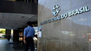 Banco Central de Brasil sube tasa de interés un punto, a 13,25%