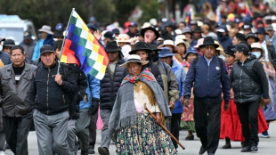 Bol&iacute;via entra na quarta semana de protestos, que presidente tenta acalmar reduzindo seu sal&aacute;rio
