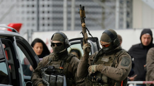 Betrunkene bedroht Pizzaboten mit Waffe - Spezialkr&auml;fte st&uuml;rmen Berliner Wohnung