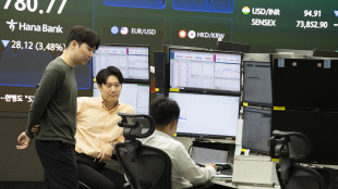 Borsa: l'Asia chiude contrastata tra le trimestrali e timori per l'Ia