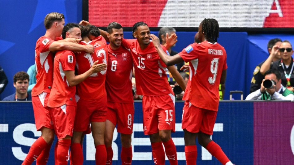 Su&iacute;&ccedil;a goleia B&oacute;snia (4-1) e encaminha vaga na pr&oacute;xima fase da Copa do Mundo
