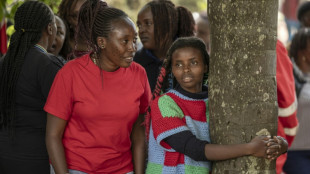 72 Stunden Baum umarmt: Umweltsch&uuml;tzerin in Kenia stellt Rekord auf
