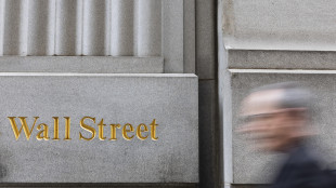 Wall Street chiude contrastata, Dj +0,90%, Nasdaq -0,82%