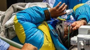 El gu&iacute;a nepal&iacute; que sobrevivi&oacute; seis d&iacute;as en el Everest abandona la unidad de cuidados intensivos