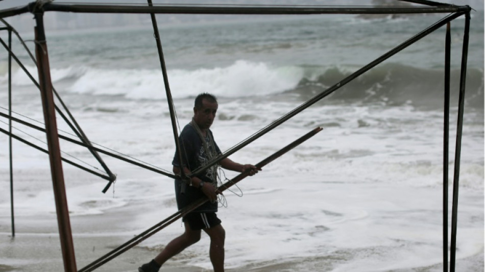 Agatha se degrada a tormenta tropical en la costa suroeste de México