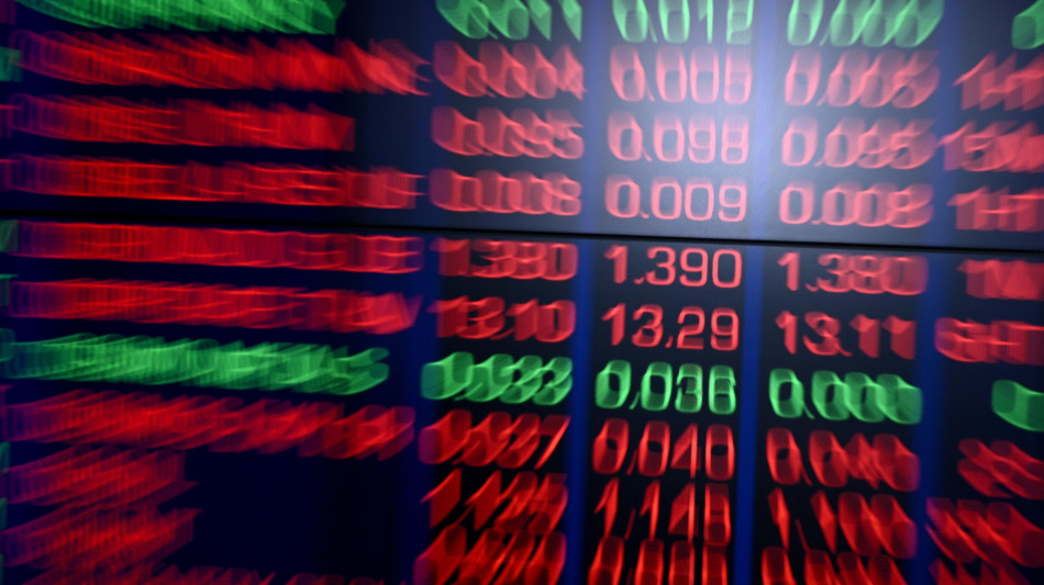 Lo spread scende sotto i 120 punti, ai minimi da un mese