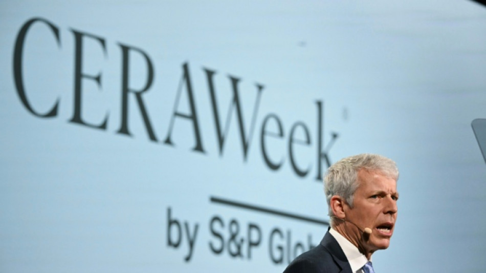 Gobierno de Trump pide calma ante alza del petr&oacute;leo pero empresarios son esc&eacute;pticos