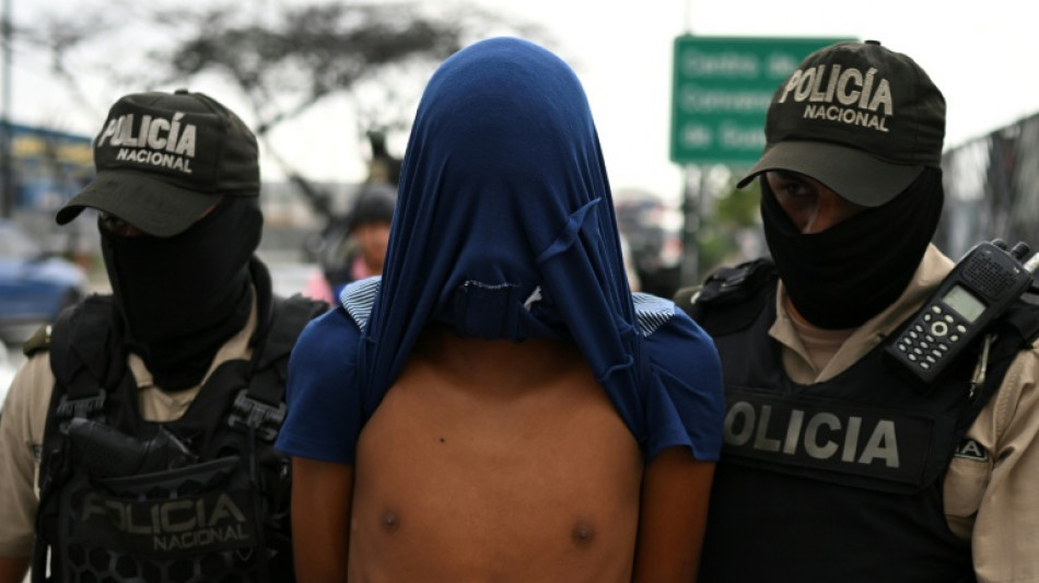 Hallan 12 presos muertos en tres c&aacute;rceles de Ecuador